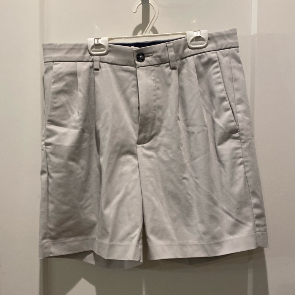 Round tree and Yorke totalFLEX Khaki Shorts